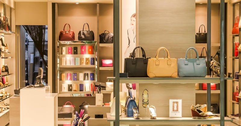 Déménagement mode et dressing : protéger ses vêtements de luxe